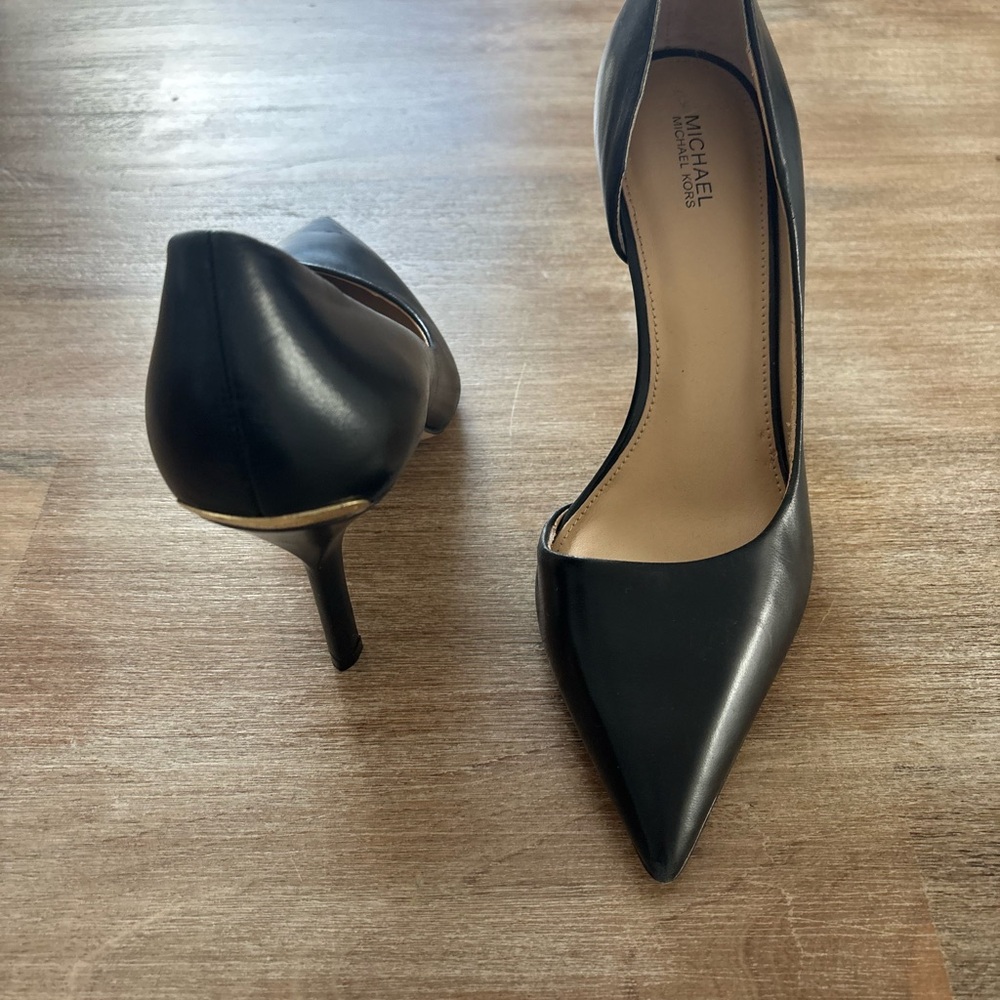 MICHAEL Michael Kors Black Pointed-Toe Leather Pumps with Slim Heel